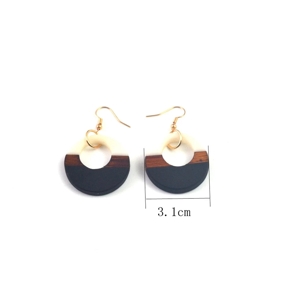 wood resin with classic gifts, geometric round