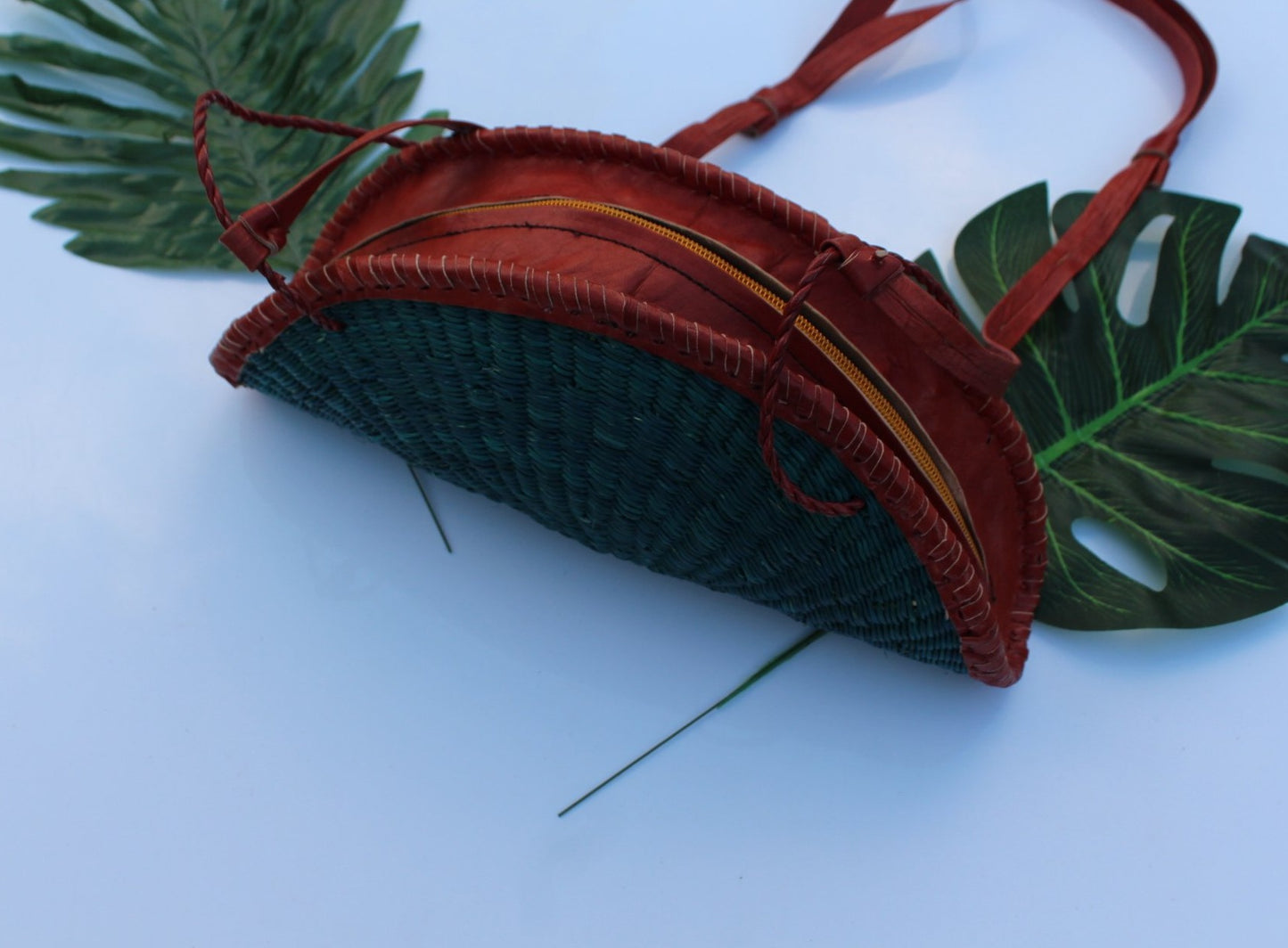 Fan shaped green straw bag