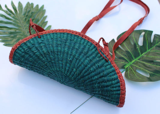 Fan shaped green straw bag