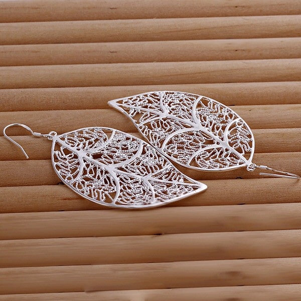 Silver detailed leaf earrings