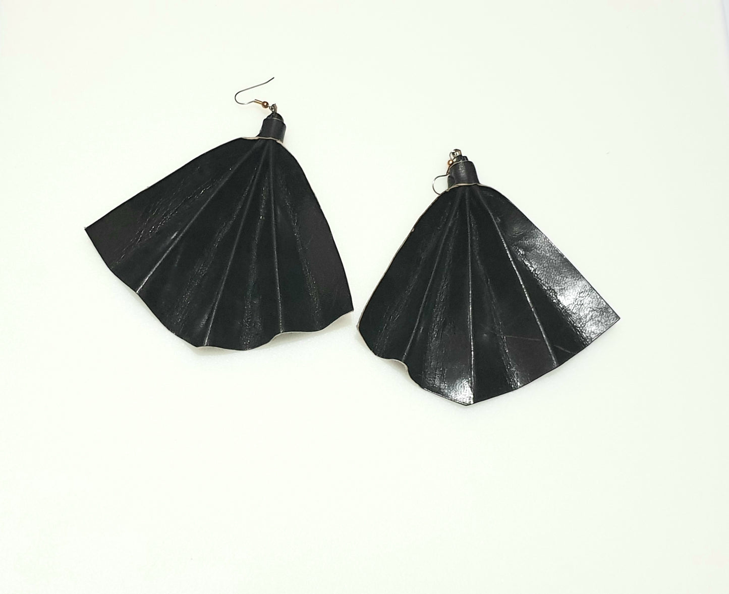 Fan style leather statement earrings - Black