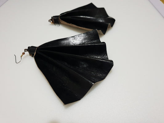 Fan style leather statement earrings - Black