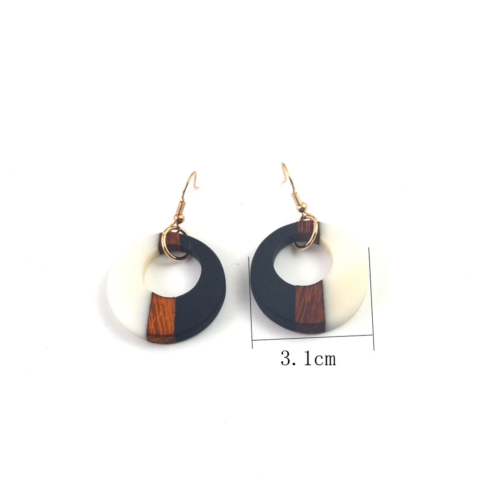 wood resin with classic gifts, geometric round