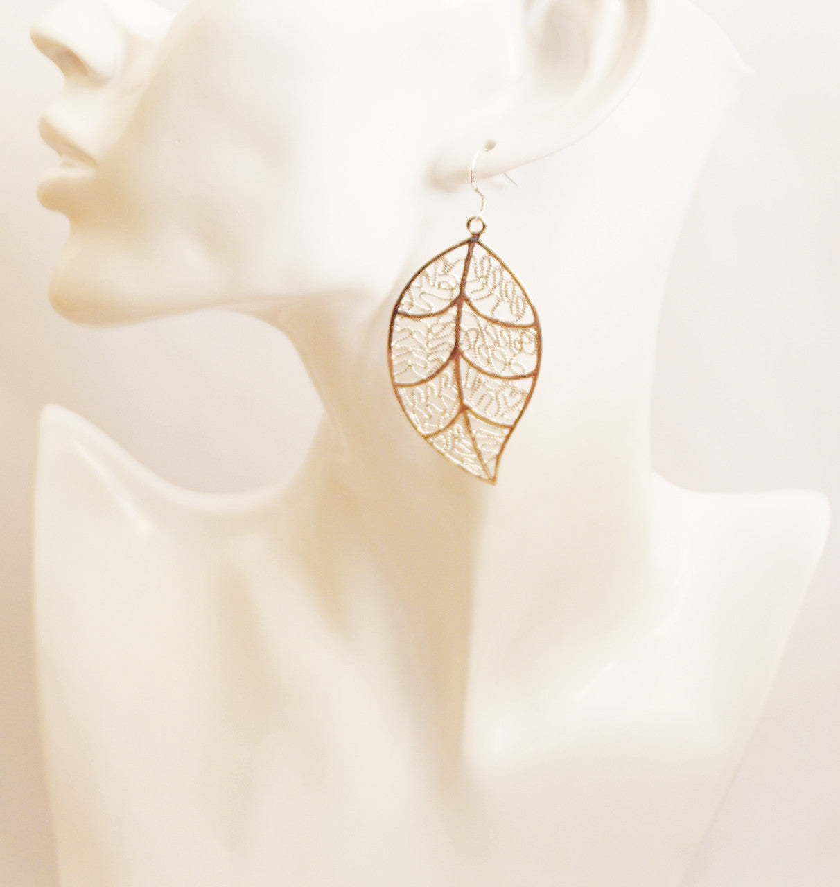 Silver detailed leaf earrings