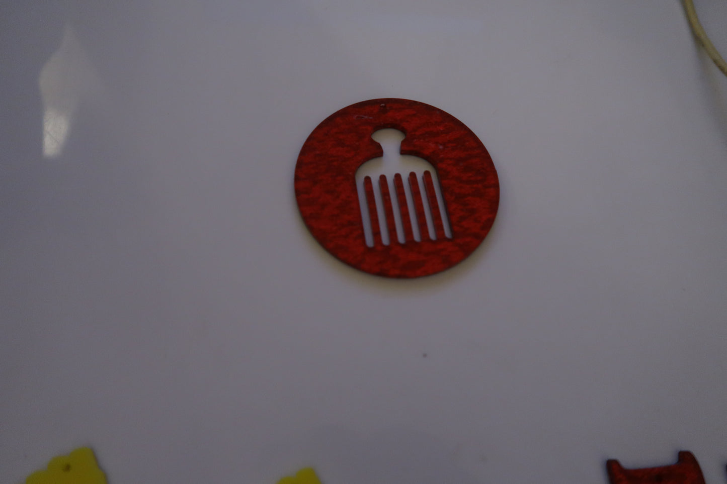 Red afro comb round circle earrings