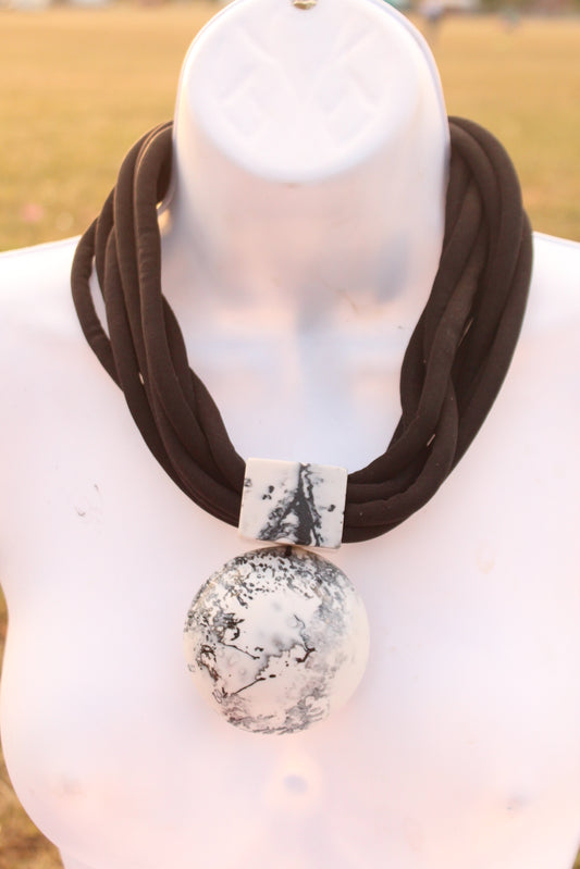 Rope necklace with white and black feature