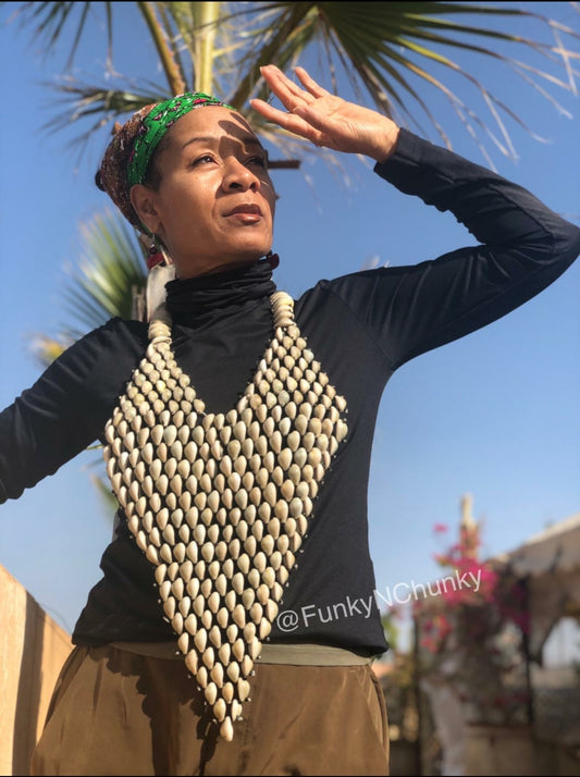 Cowrie elegant statement necklace